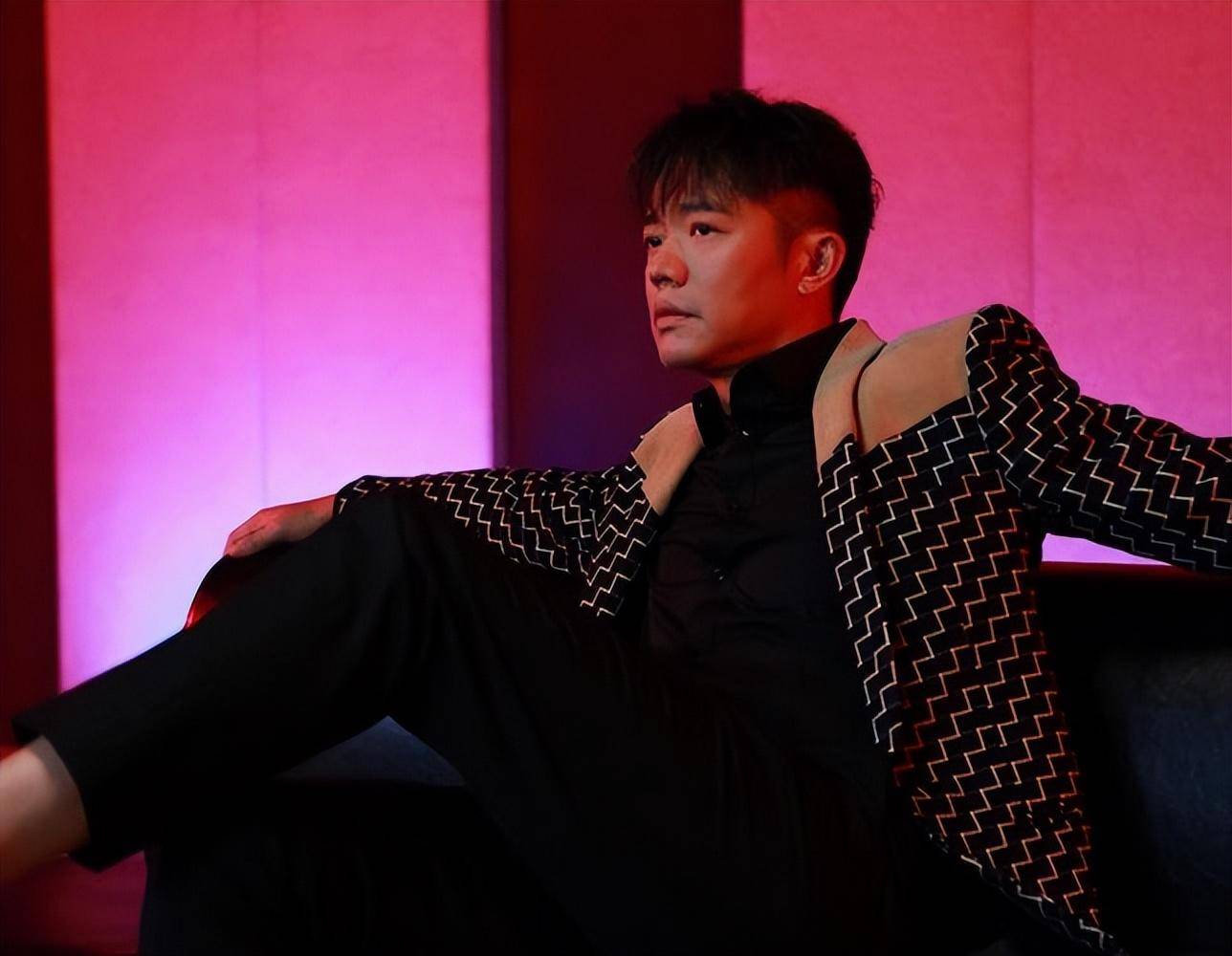 曾毅:我结婚时,玲花大醉,她结婚时,我大哭,孩子只差100天_公司_组合