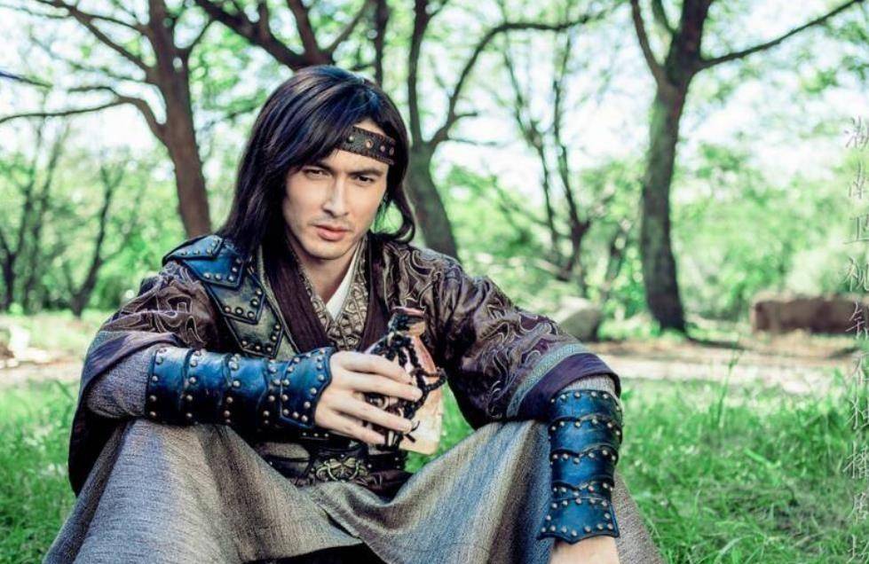 高伟光的戏约也渐渐多了起来,陆续出演了《班淑传奇》,《爱的阶梯》