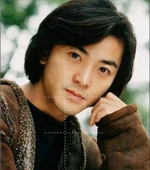 但郑伊健这个人长眼睛,高鼻梁,薄嘴唇,一看就是个聪明相,根本不符合