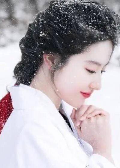 32岁的刘亦菲离开修图和美颜,这颜值虽然不如以前,却依旧很美_电影