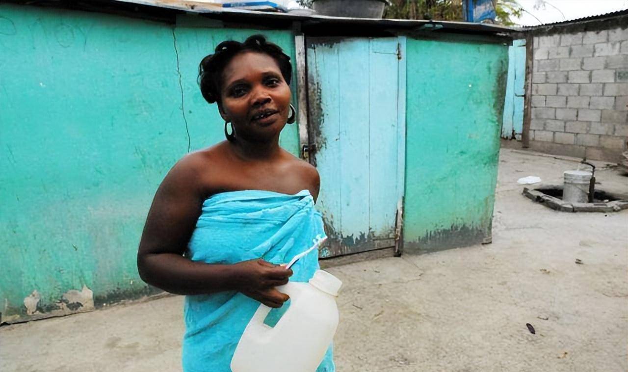 多米尼加未成年人卖淫,将13岁女孩和猪一起卖,记者暗访揭开黑幕_男人