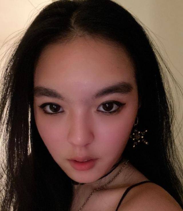 李咏女儿小时候被认为长得丑,17岁就出轨了!