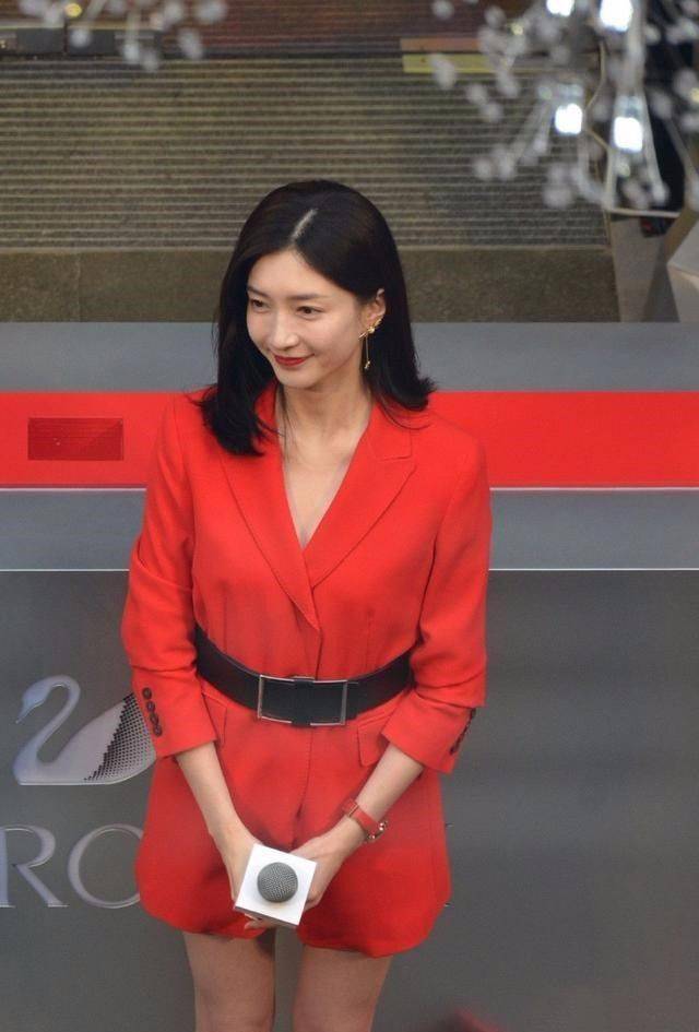 江疏影活动近照略显老态,腿再长没腰,一样没气质!_感觉_双腿_时候