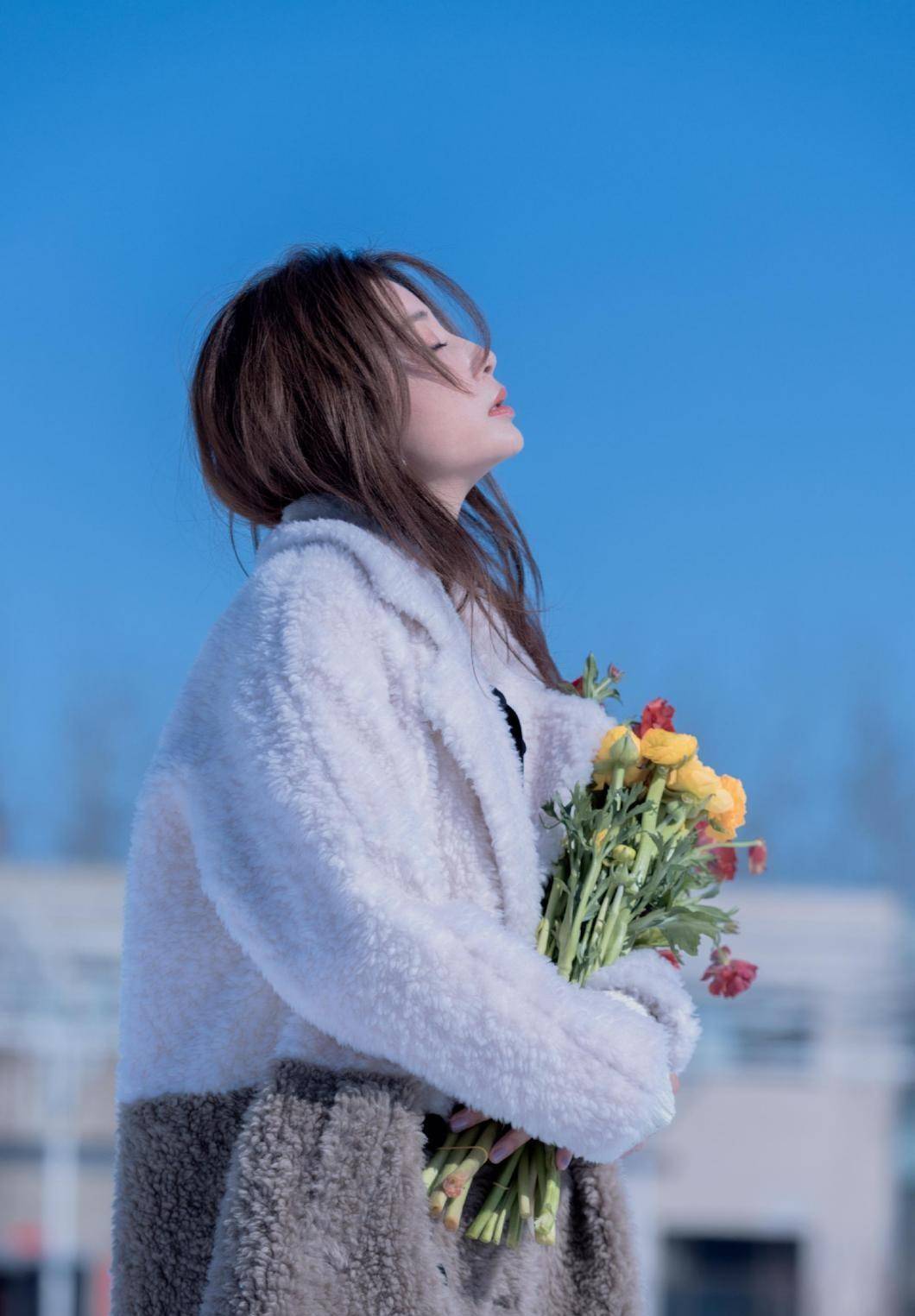 殷桃的"少女腿"太美了,雪地里穿短裙拍时尚大片,很唯美_风格_形象