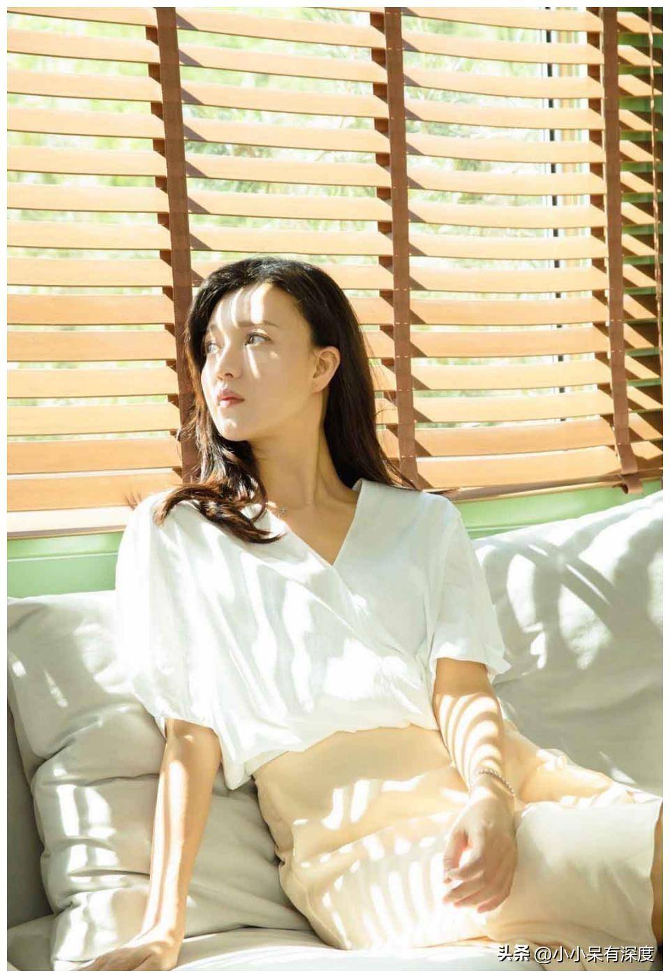 她是矢野浩二的女子45岁的傅晶没有嫁人!45岁,依旧少女感十足