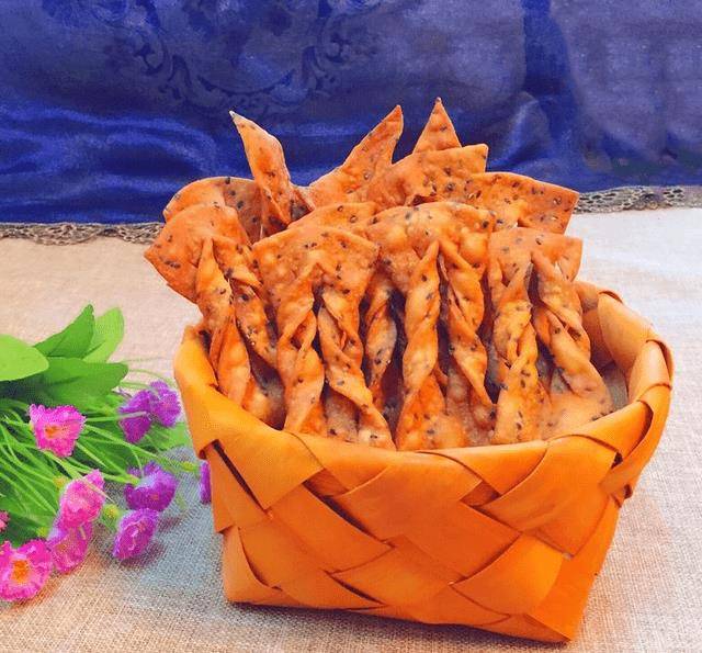 手把手教你炸麻叶,香脆可口,制作简单,孩子吃一次就