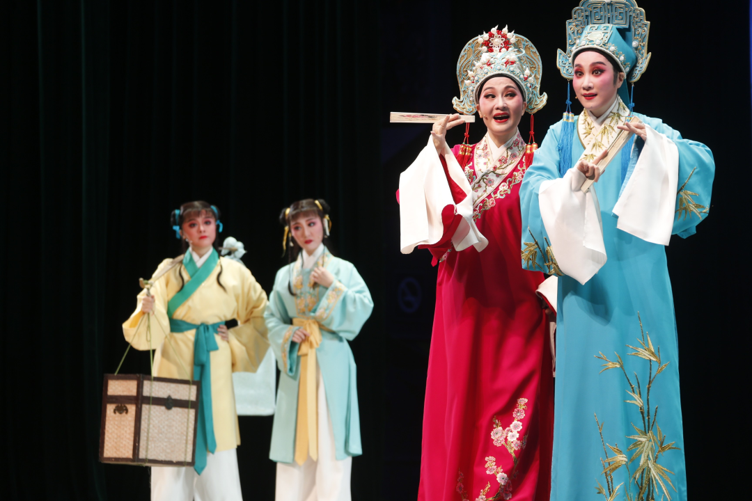 越劇《梁山伯與祝英臺》黃梅戲《女駙馬》秦腔《火焰駒》崑曲《杜丹