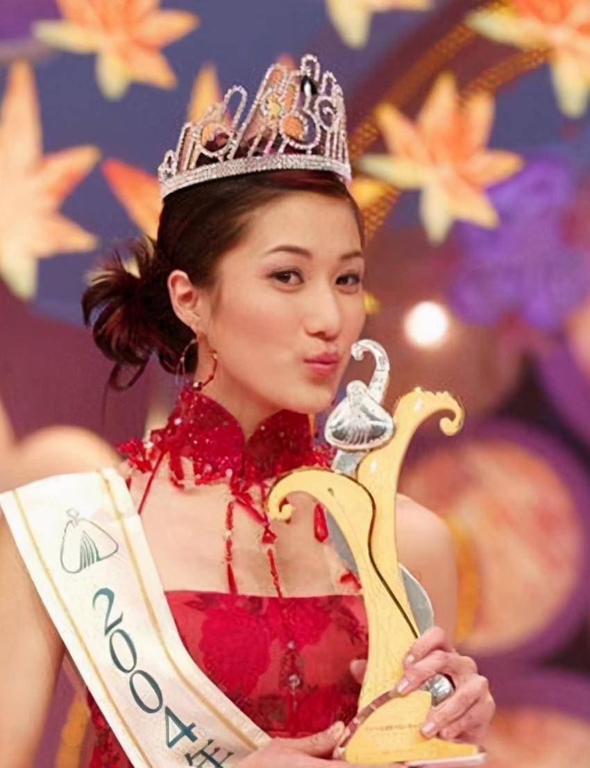 好彩妹钟嘉欣,不被角色定义,她是实至名归的"民选视后"_因为_观众