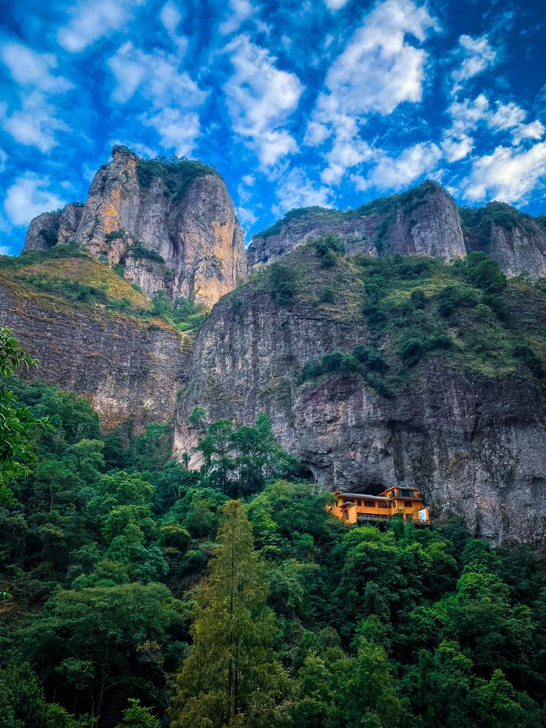 浙江最高的山峰图片