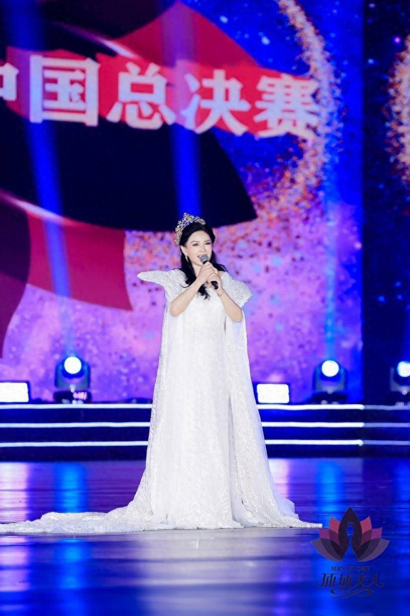 张燕妮荣获2023第27届环球夫人大赛中国总决赛暨环球夫人盛典民选冠军