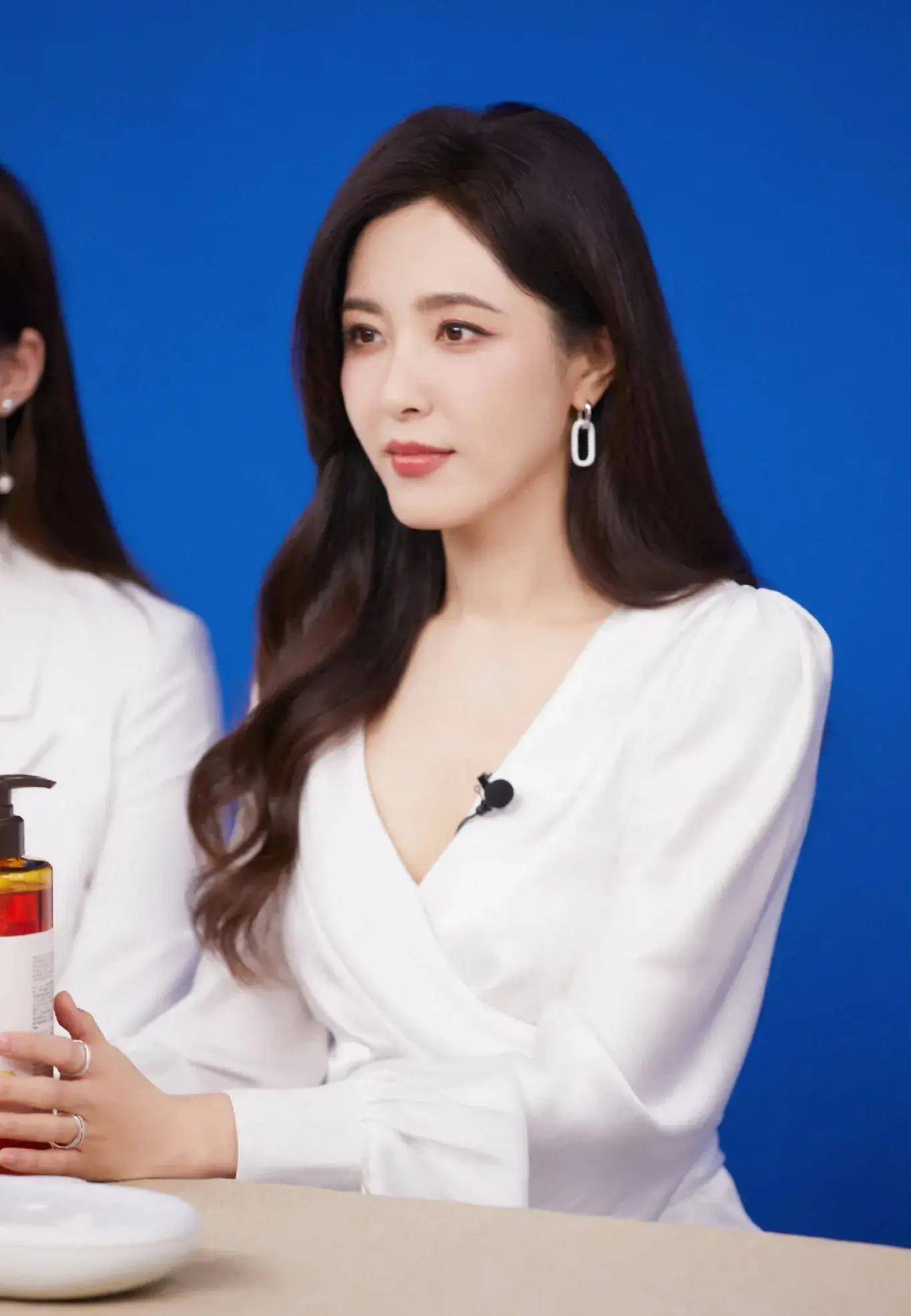 曾黎近照,46岁这颜值太惊艳了!