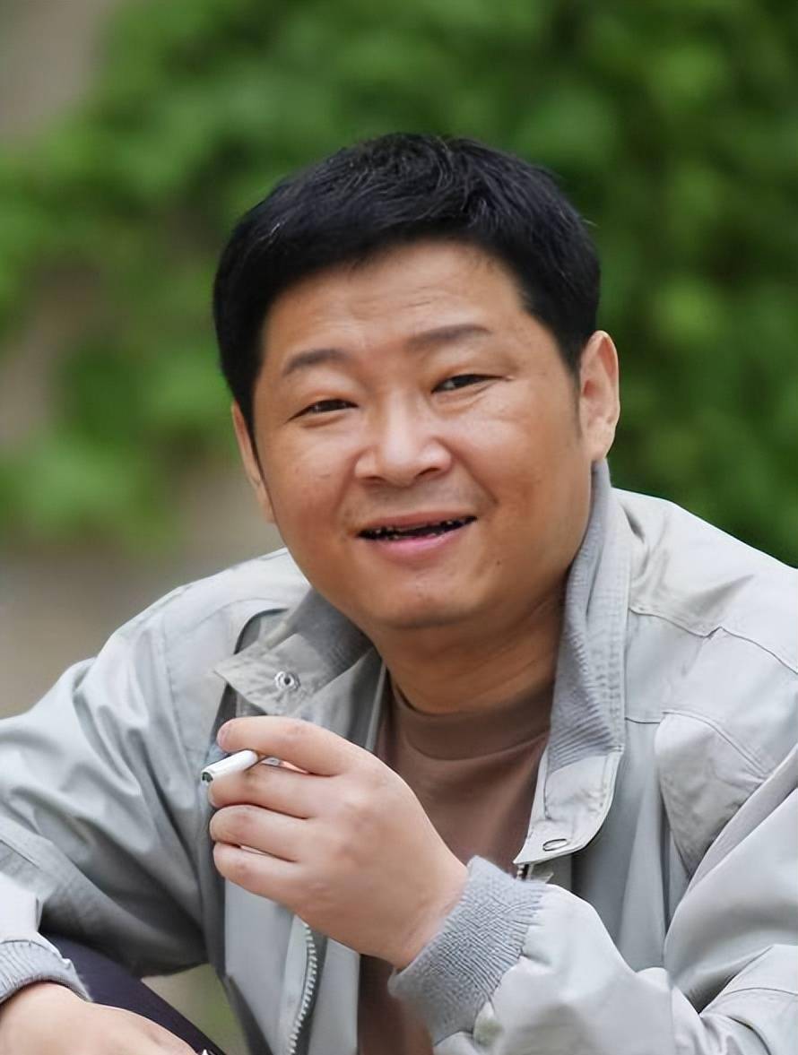 积极参加学校的文艺活动,不仅是赵亮的一个角色,也是他展示自己艺术