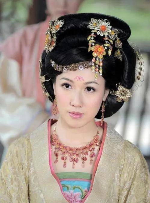 宫心计造型盘点 主角团全员得罪造型师 身为配角的她却惊鸿一瞥_影舞