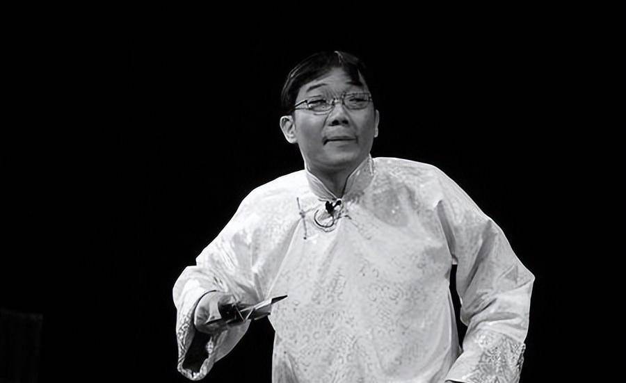 但就是这样一个与冯巩齐名,前途无量的相声演员,却在事业巅峰期人气