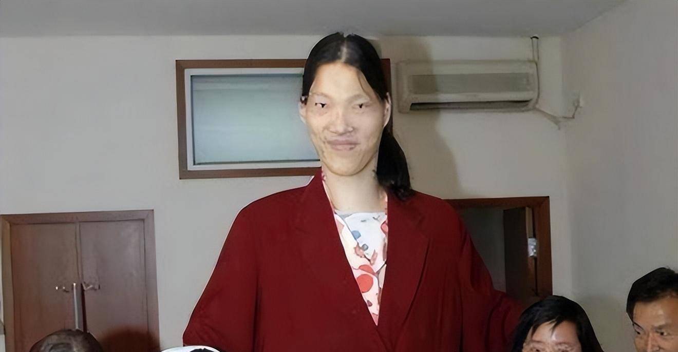 中國女巨人曾金蓮:14歲身高已超姚明,遺體存放37年仍未下葬_父母_全家