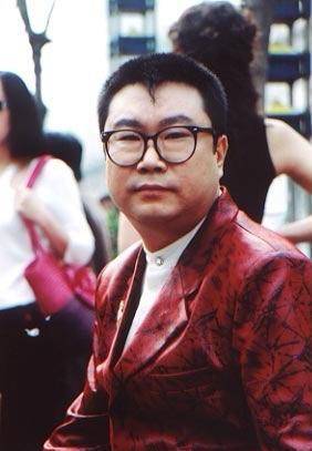 "芊夫哥"伊相杰:爆红后事业进入低谷,52岁再娶小娇妻_文华_尹相杰