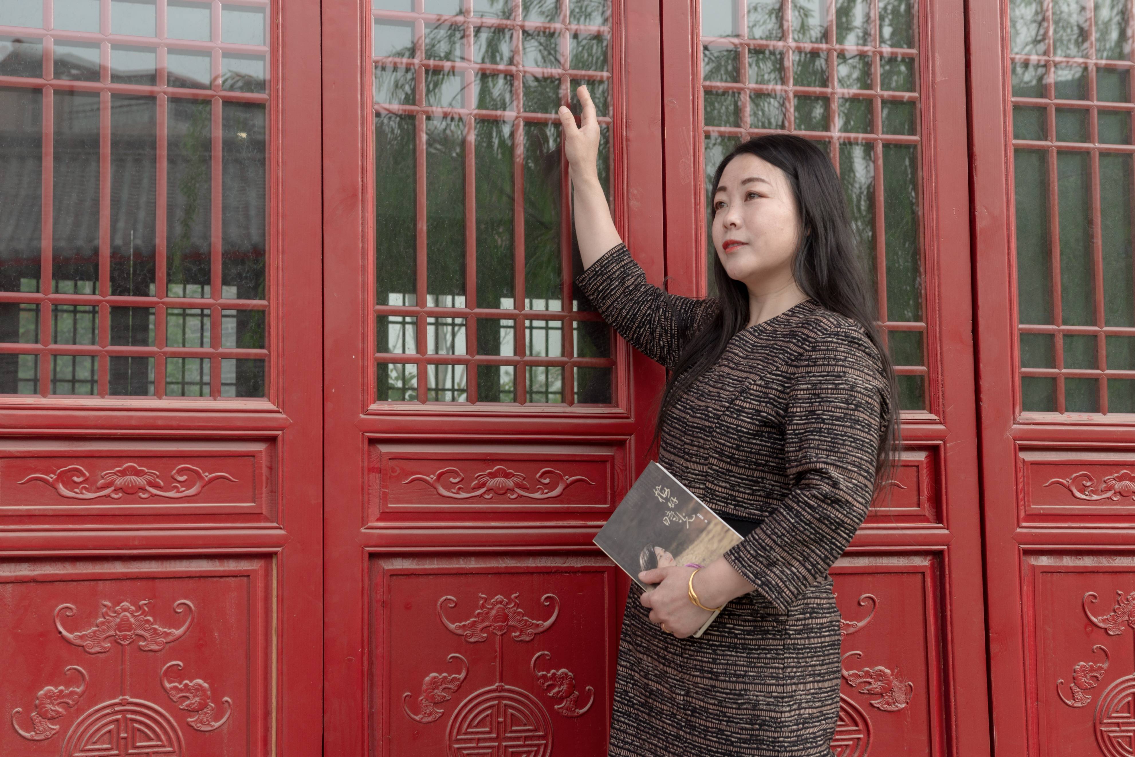 青年作家张梅英《育英蓓蕾遍天下——育英学校在晋州李家庄》一书出版