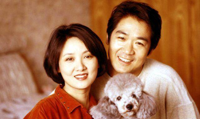 1988年,被张国立分手的"糟糠之妻"罗秀春,现在过得如何_张默_邓婕