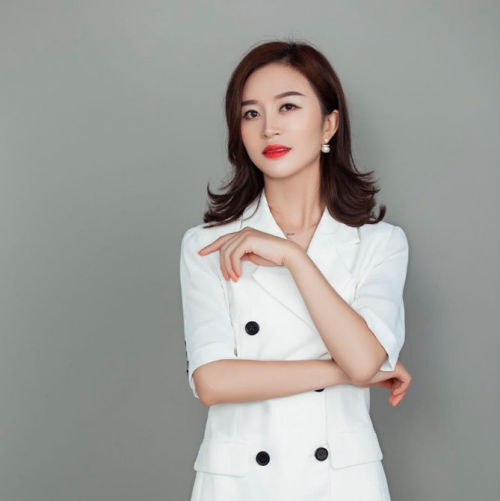 真妍国际指定纹绣技术院长,中国纹绣行业杰出贡献人物——邓英老师