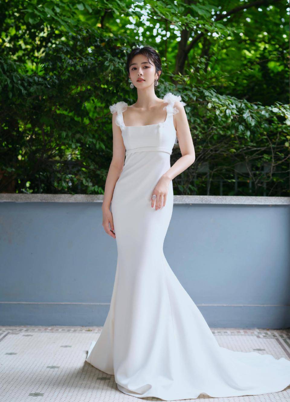 白玉兰红毯:赵丽颖大气,秦岚妩媚,金晨哪吒造型没法看_网友_明星_礼服