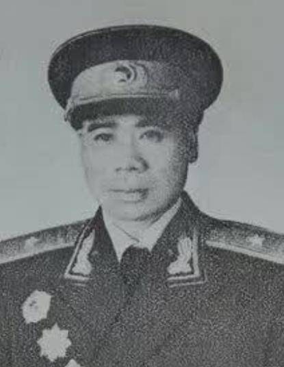 1976年，北京军区司令员是谁？5位副司令员是谁？都是什么来头？