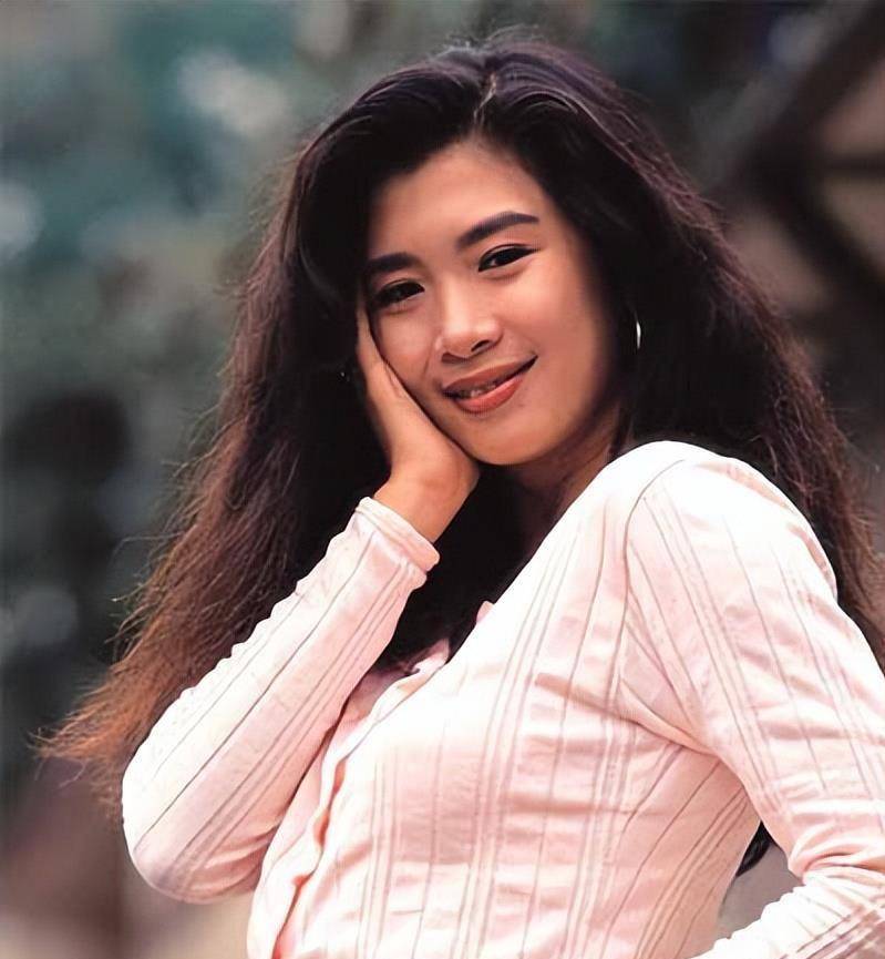 吴家丽靠风月片终成影后,拒绝成龙追求,年近六旬仍没人敢娶_嘉丽_香港