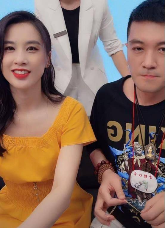 黄圣依:给赵本山下跪,和宋小宝拍吻戏,嫁入豪门为啥还这么拼?