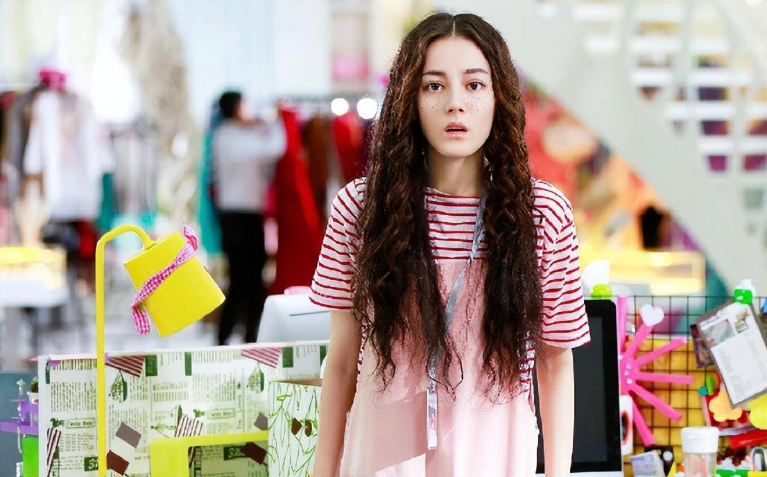 迪丽热巴再次获奖,优秀表现饱受争议,其内部是否蕴藏大瓜_人们_娱乐