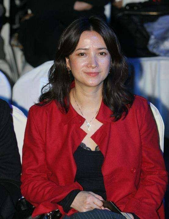 老戏骨廖京生曝近况,娶三婚妻子何晴,结婚至今无子,令人遗憾