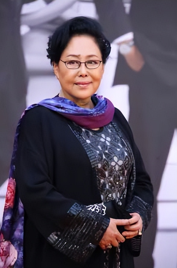 斯琴高娃:三婚男子陈亮声离去1年,她的选择令人感动_孙天相_孩子