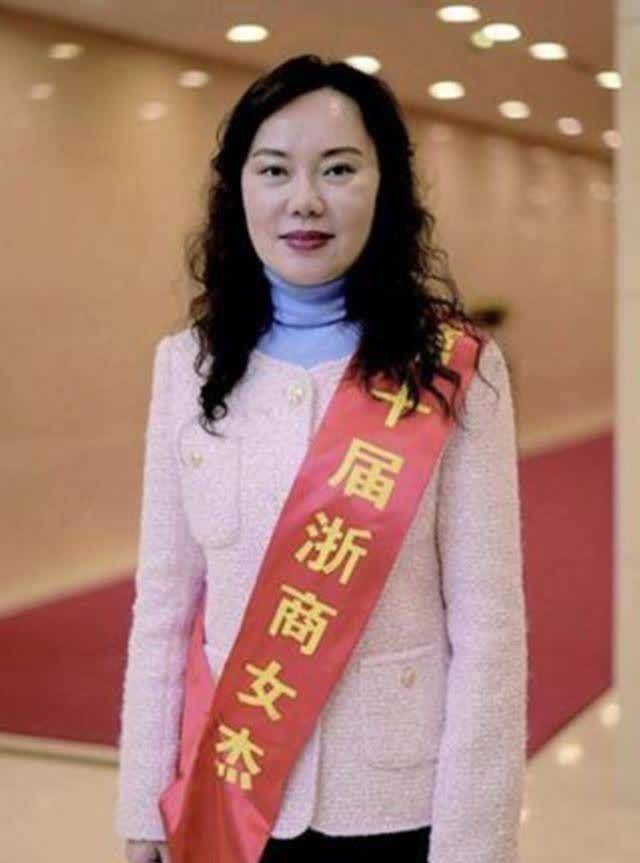 江蘇富婆朱麗麗:一頓飯上百萬,5年騙14億,潛逃泰國後被抓回國_時候