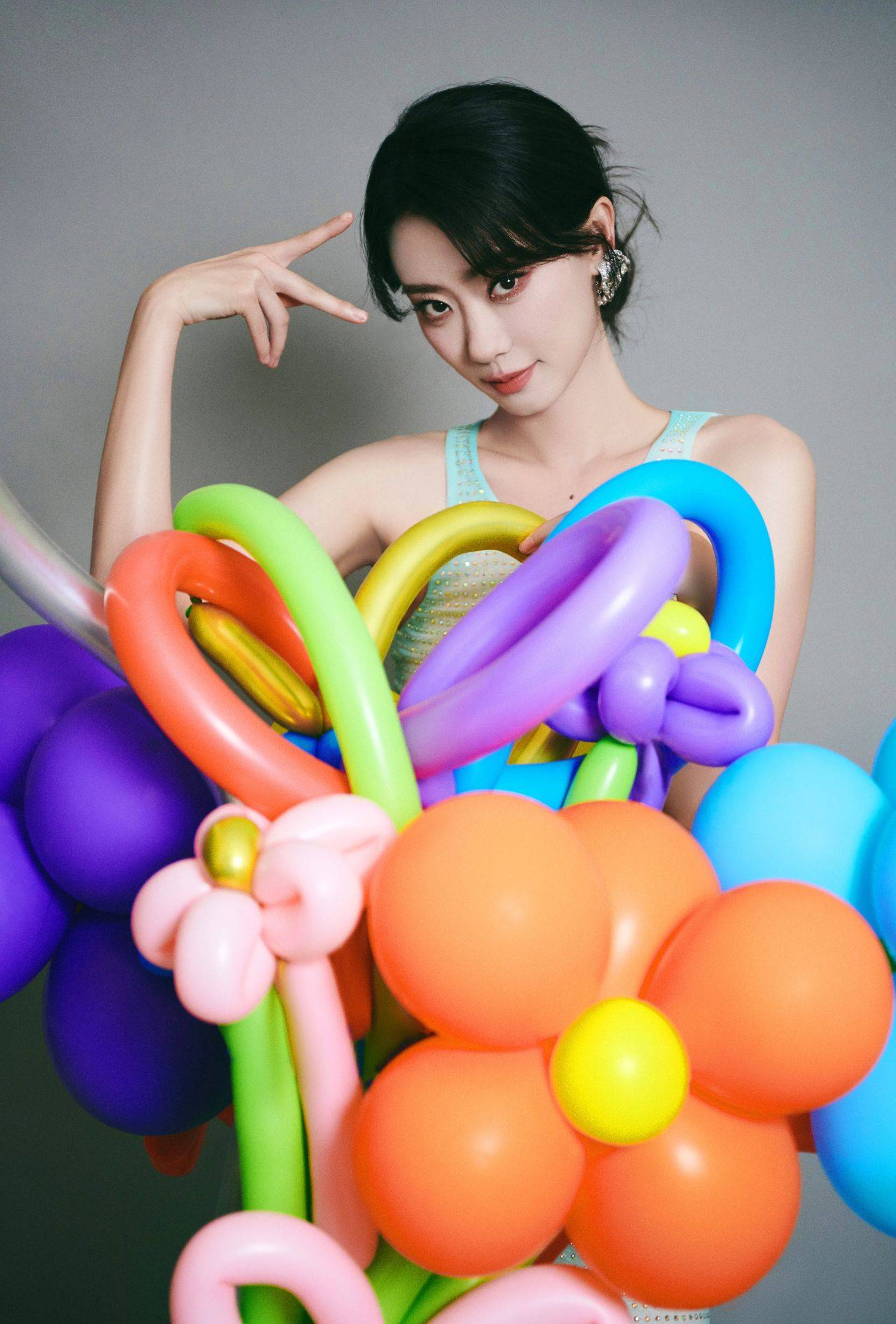 张小斐晒生日美照 气质温柔身姿曼妙女人味十足_魅力_生活_照片