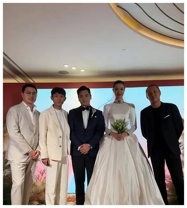 杨紫张一山登记结婚图片