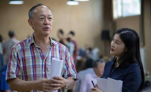 57岁娶小25岁学生,60岁喜得龙凤胎,金士杰才是真正的痴情入骨_叶雯