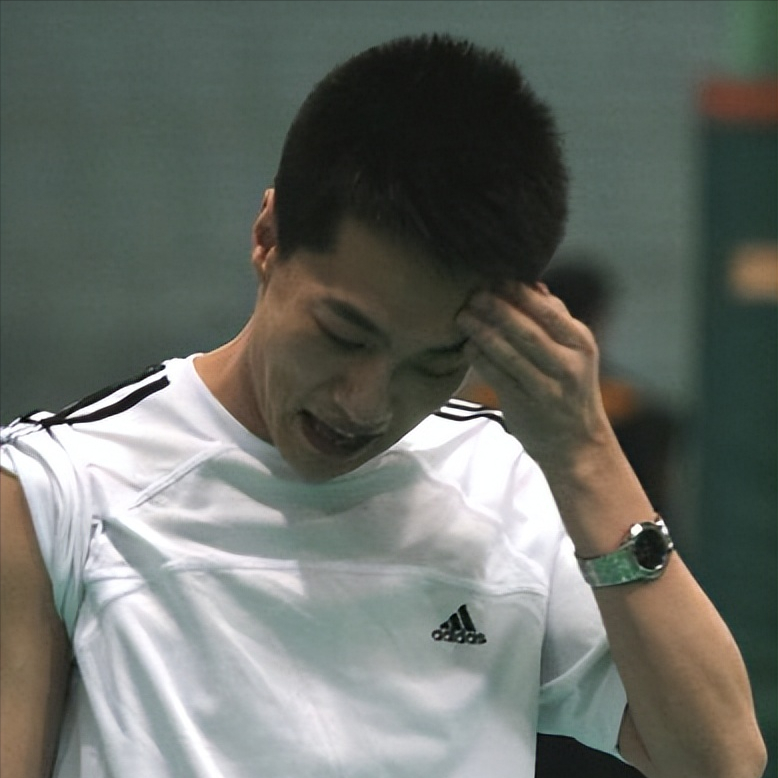 不过,去年6月央视新出的主持人名单中,网友发现这位深受喜爱的央视