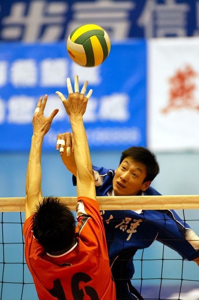 男排"黄金一代"郑亮:瘫痪又离婚,"老娱记"披露他的近况_中国男排