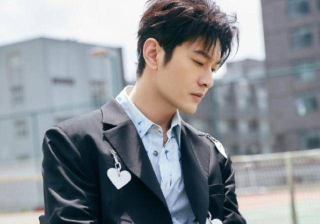 黄晓明提前发文预祝母亲节快乐,发文内容有深意,疑隔空表白baby_时候