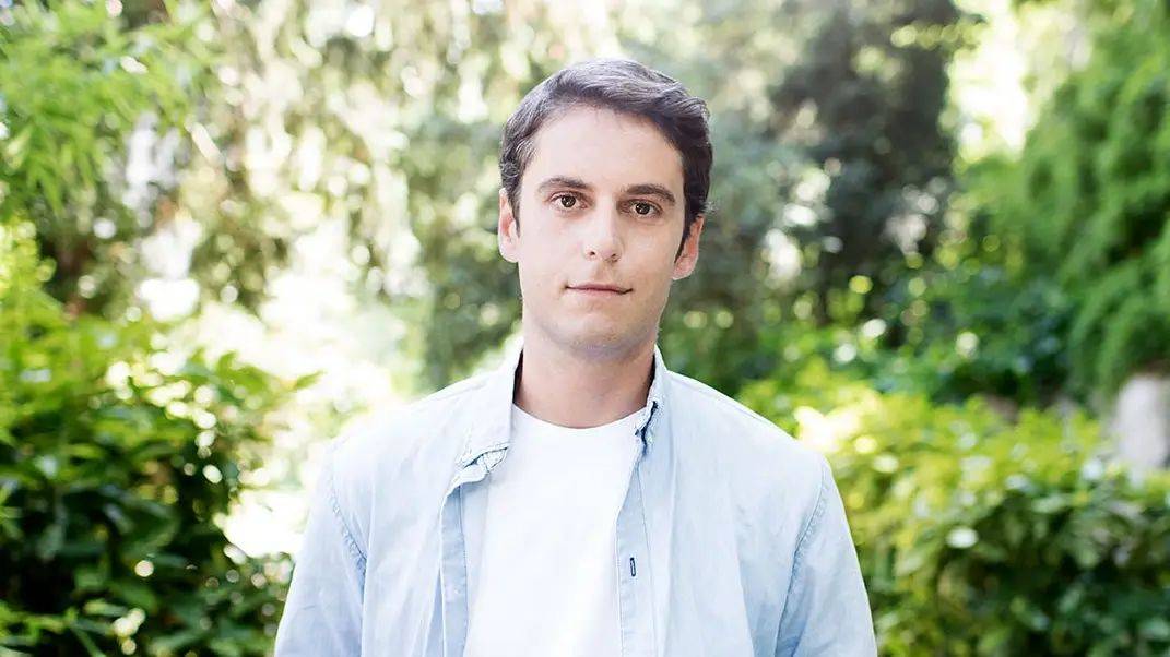 34岁成法国最年轻总理,颜值高衣品帅,还勇敢公开自己恋情