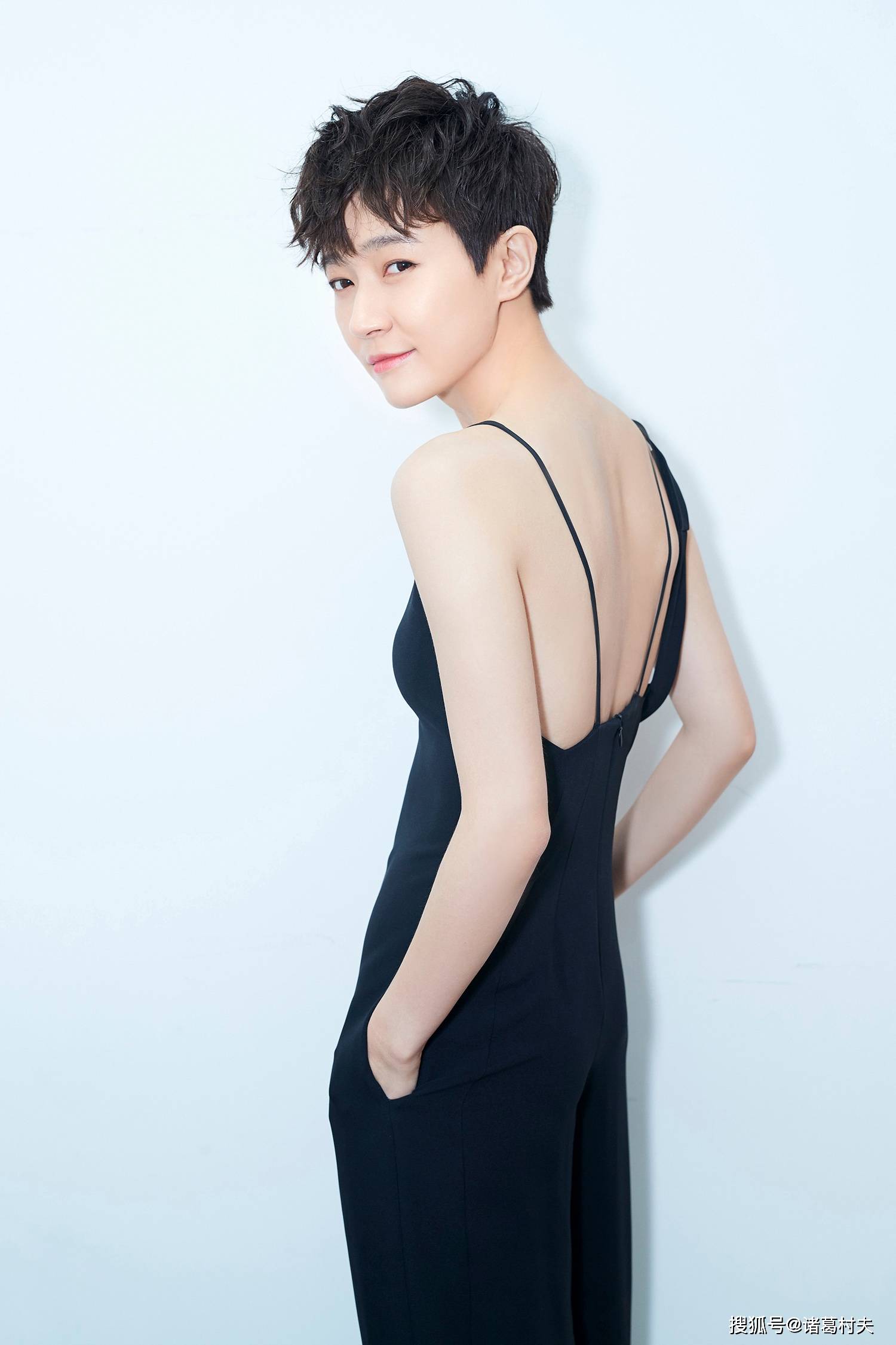 焦俊艳的颜值无需过多赘述,只需看一眼她的照片或视频,便会让人为之