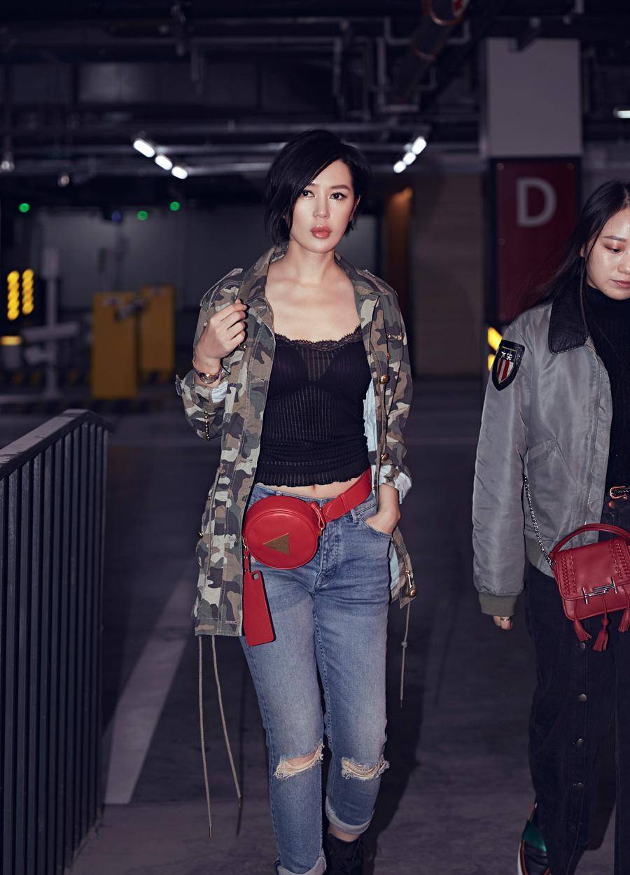 战狼女星与导演同居12年遭抛弃:曾让黄渤害羞亲吻!_余男_王全安_成功