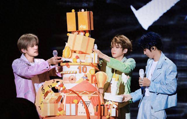 当事人否认却漏洞百出,王俊凯被波及_信封_朋友_同学