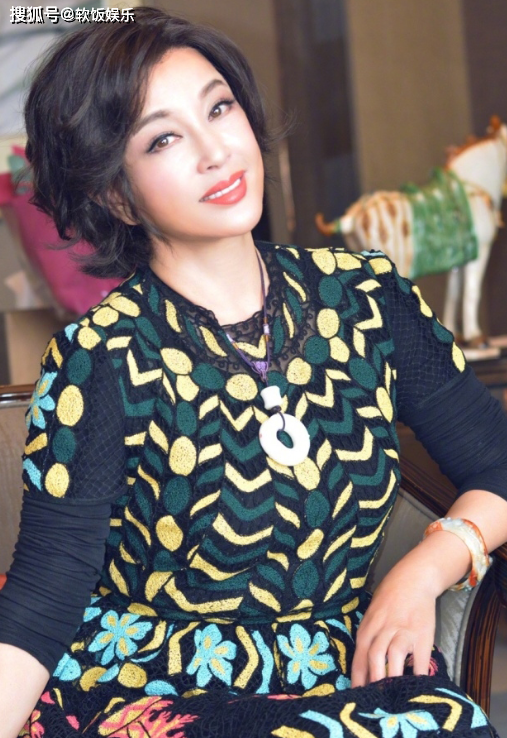 74岁刘晓庆晒生图认不出!