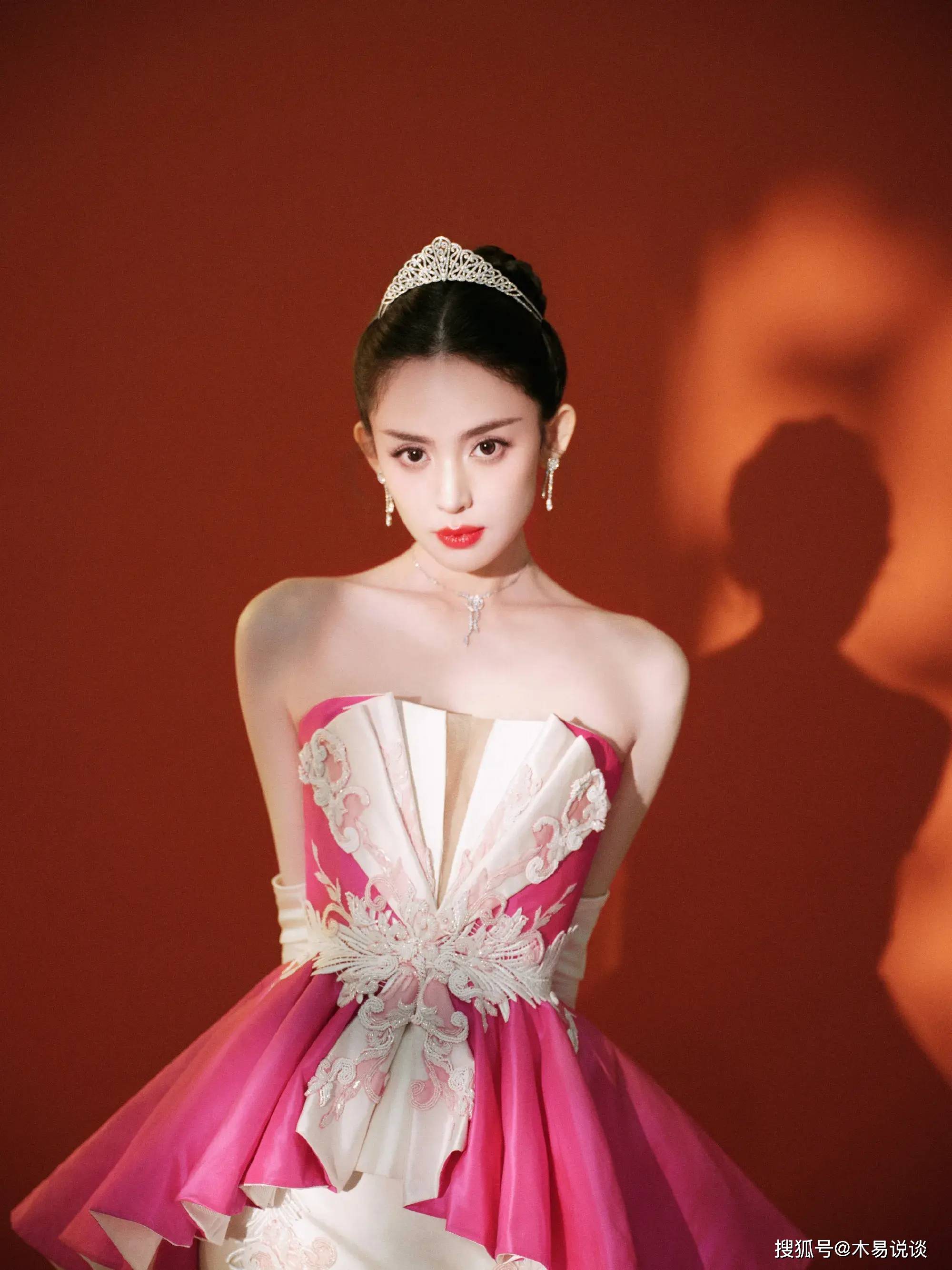 出图还得看女明星,李一桐宋轶美哭,娜扎一言难尽_礼服_气质_裙摆