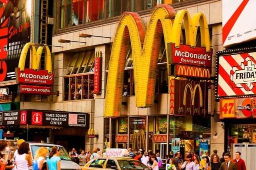 这对兄弟只保留名字,还成为全球最大房地产商_雷蒙·克罗克_汉堡_餐厅