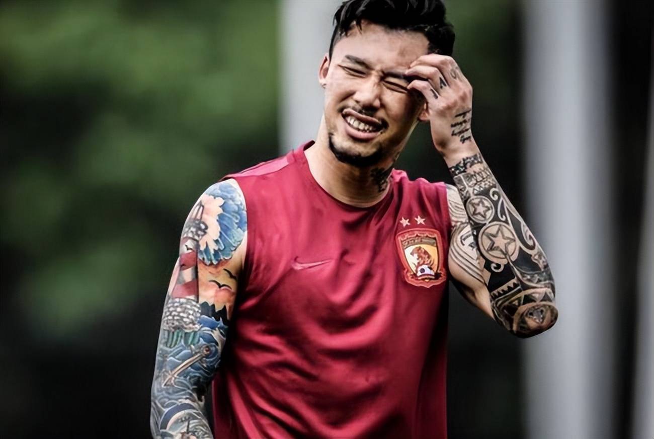 官方海报把国足队长张琳芃 放角落头位置_亚足联_中国_球迷