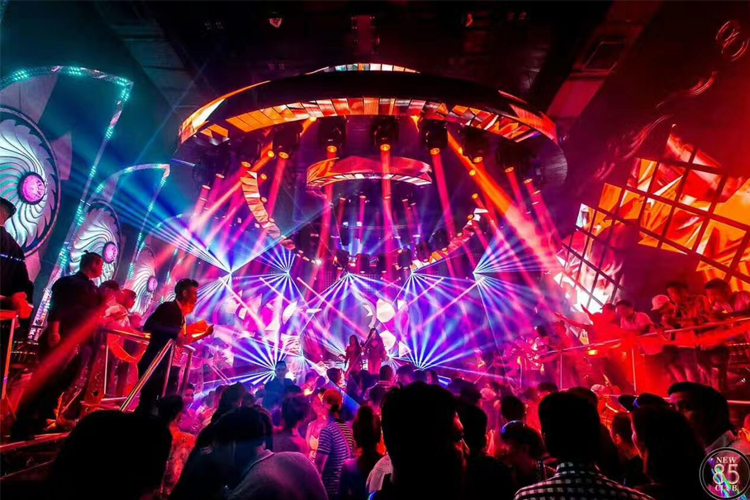 高清ktv投影仪:让您的k歌画面更加清晰,点歌系统一键搞定!