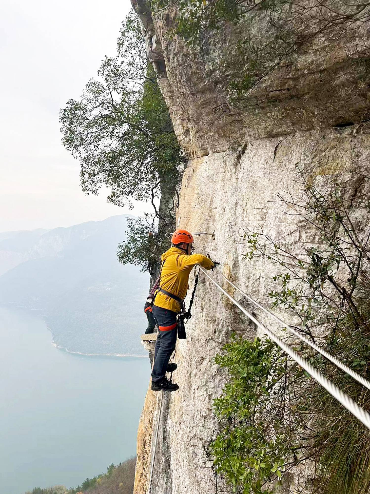 亚洲最高的悬崖飞拉达,每一步都"惊心动魄",就在湖北恩施_挑战_天梯