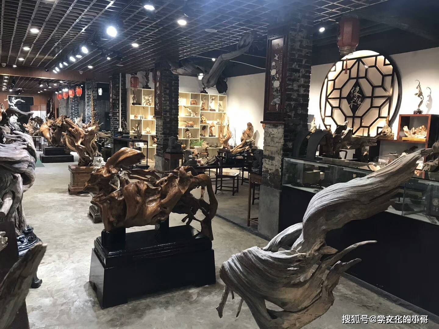 扒一扒市面高价崖柏根雕在产地的情况_市场_雕刻_价格