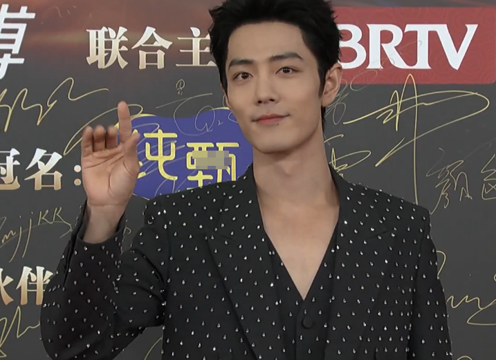 北京这一夜,内娱女星姿态万千,唐嫣水蛇腰,杨幂如女王