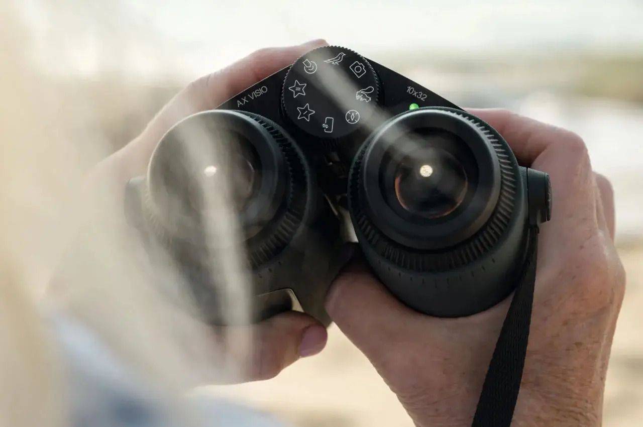 正如三星電視或者索尼他們都在做的那樣把電視變成一幅油畫,不起眼的